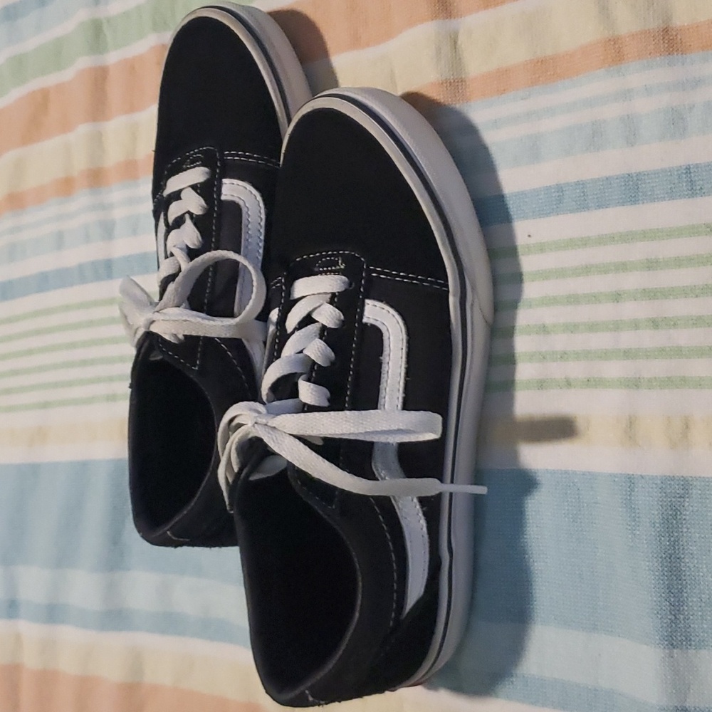 Big Kids black Vans unisex size 4